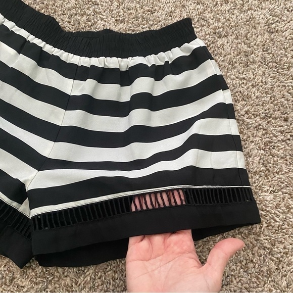 THML Striped Shorts with Hem Detail Size Small Black / White - Picture 4 of 13